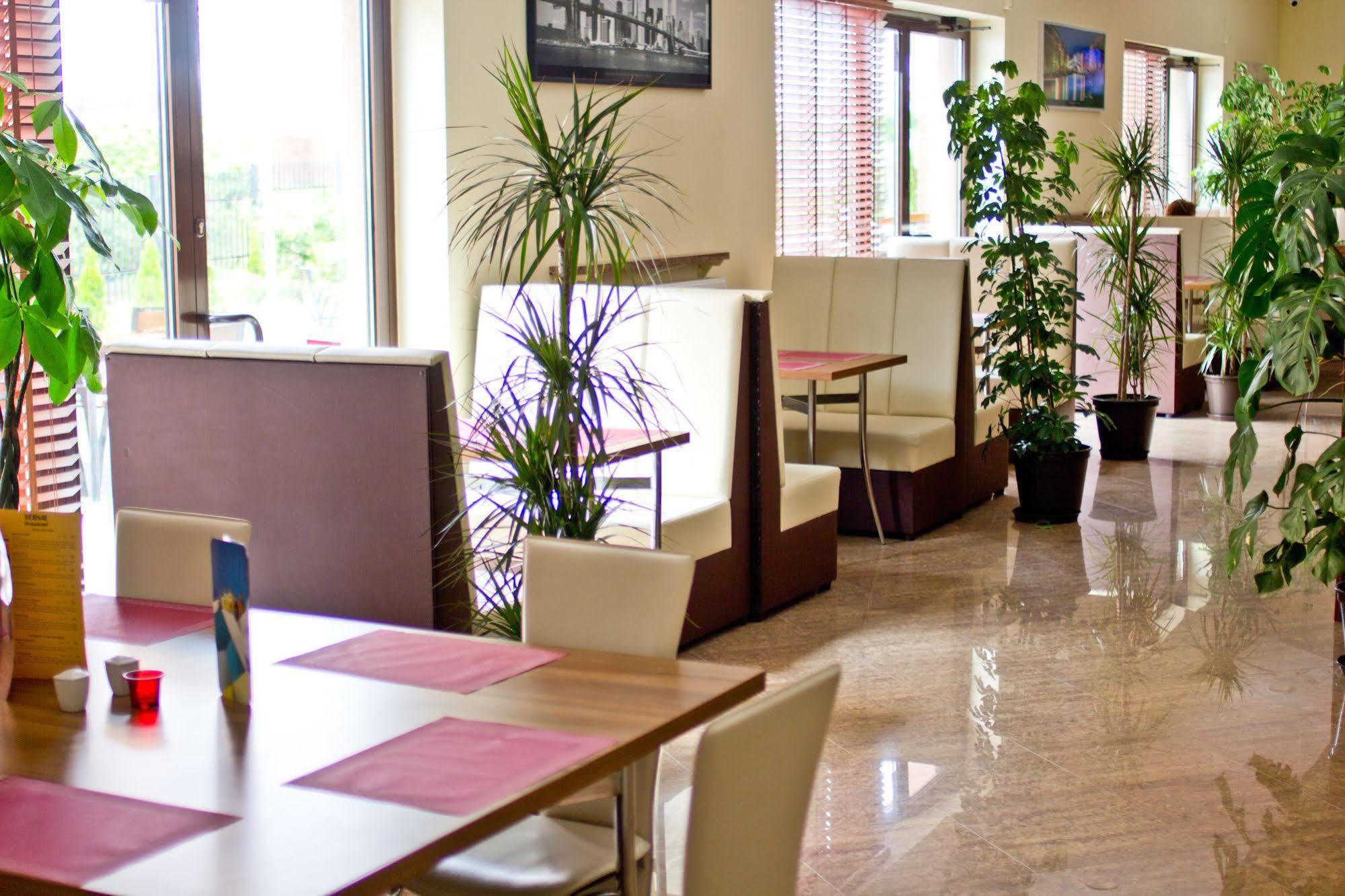 Versal Airport Modlin Nowy Dwor Mazowiecki Ngoại thất bức ảnh